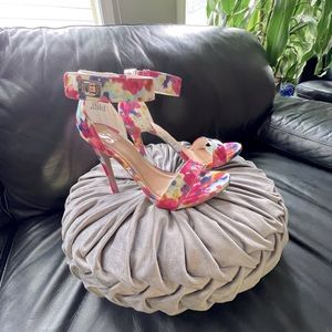 SM floral, size 7, colors collage.